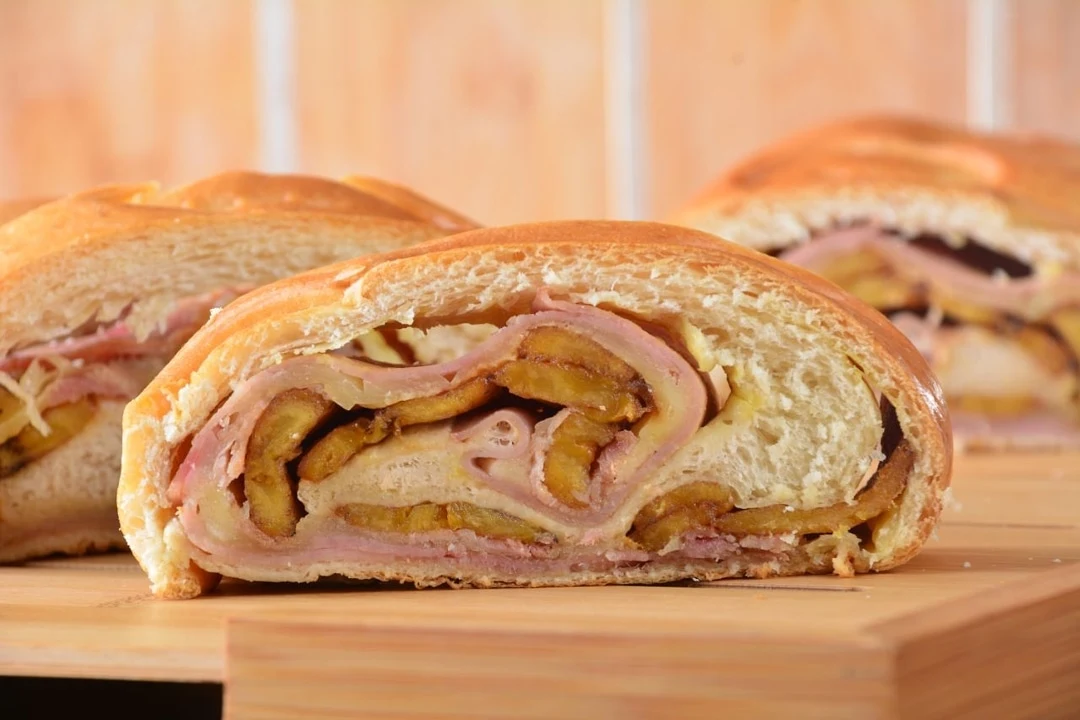Pan de Platano y Queso: La Version Marabina del Pan de Jamon