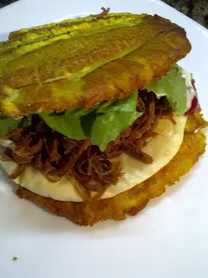Patacon Relleno: El Sandwich Zuliano Mas Famoso de Venezuela